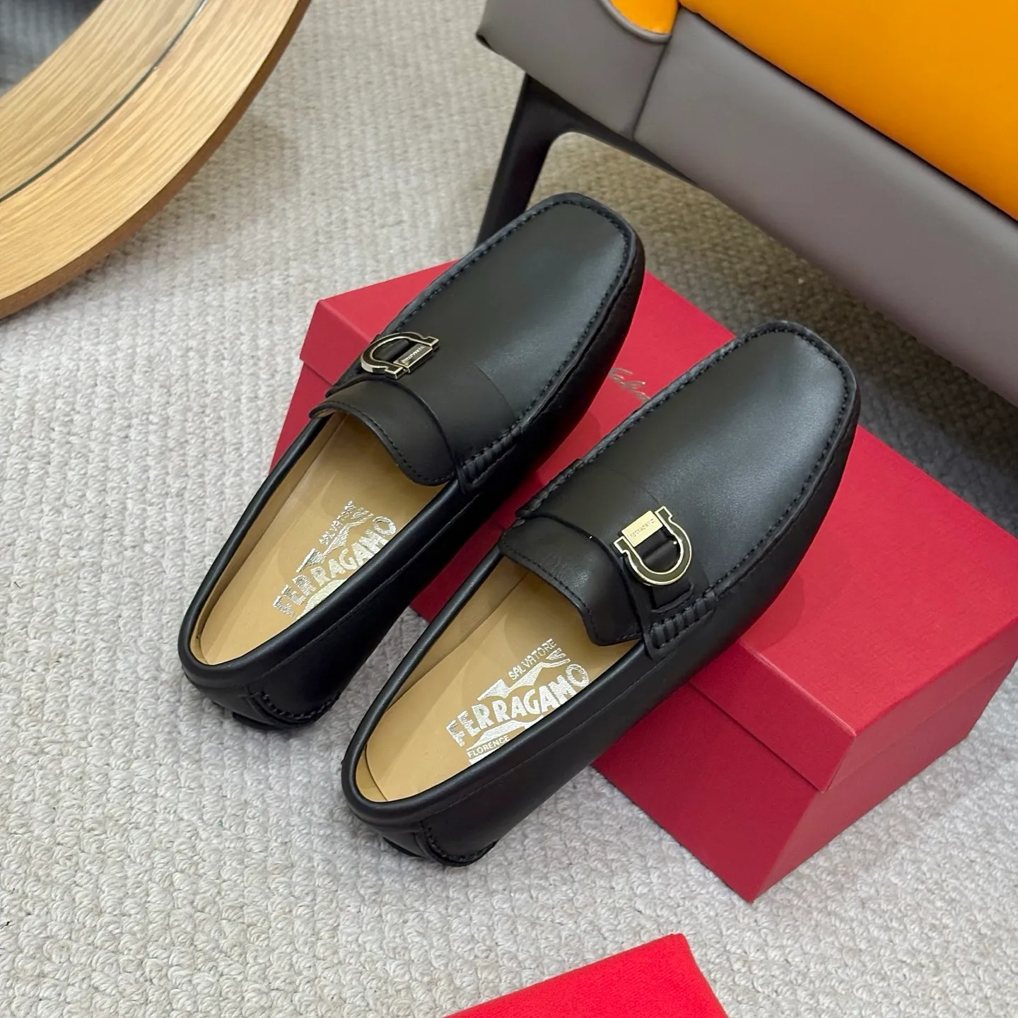 Men's men's shoes 💰420 (Yangli) Ferragamo 〰Ferragamo 2⃣️0⃣️2⃣️5️⃣ New series 👊🏻 Upper 🇮🇹 Italian imported calfskin, original outsole molding. Water-dyed sheepskin lining. The identity of every successful man is set off, and the upper and lower shoes are elegant and stable🚶🏻🚶🏻The high-end custom counter original replica is an eternal classic🔍️Number of codes: 38-46 with counter packaging